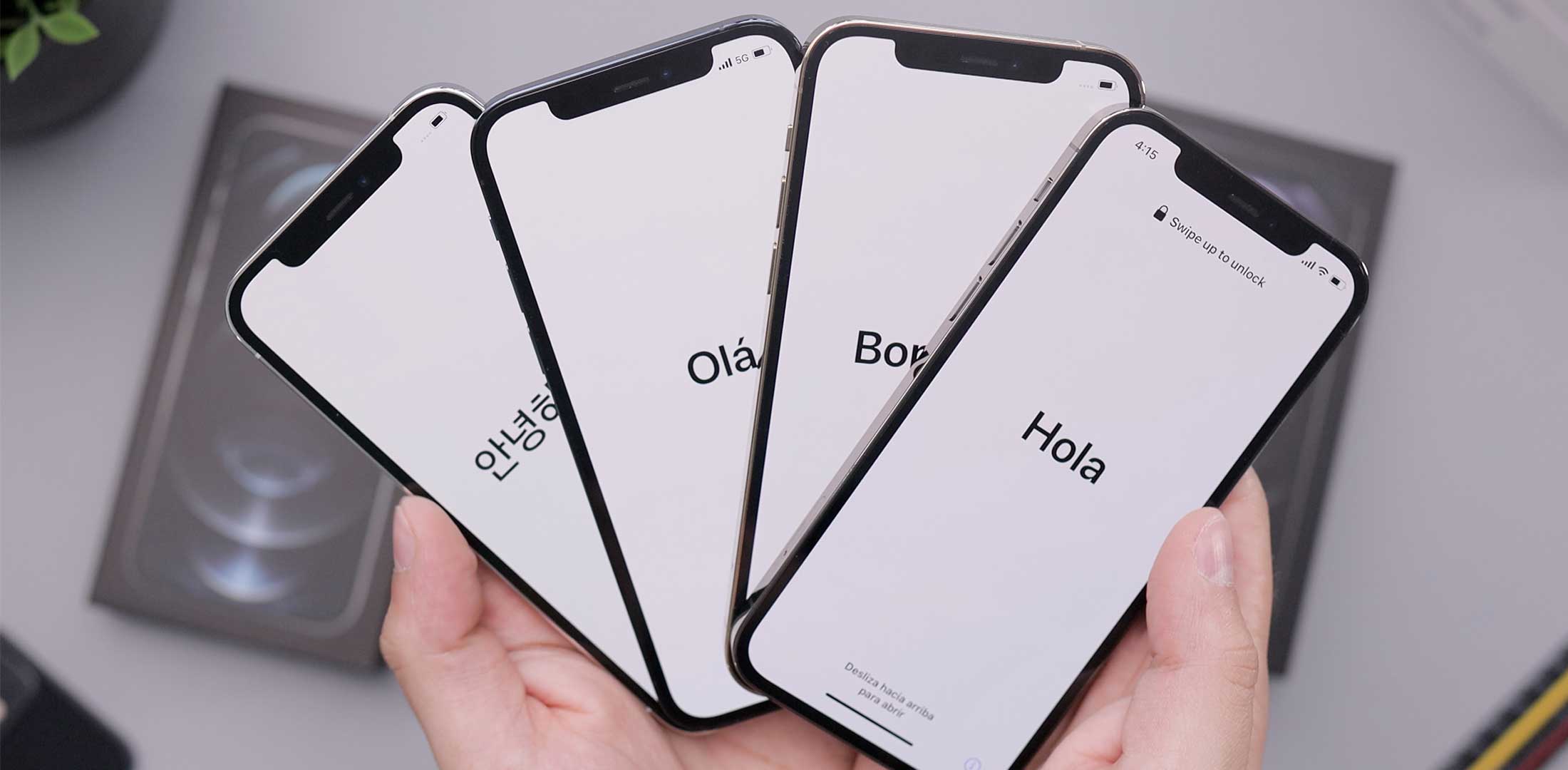 4 téléphones avec comme fond d'écran "Bonjour" écrit en 4 différentes langues